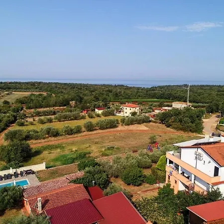 Adamovic With Shared Pool Guest house Umag
