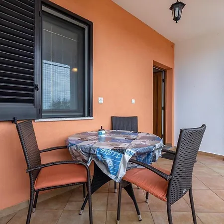Adamovic With Shared Pool Affittacamere Umago